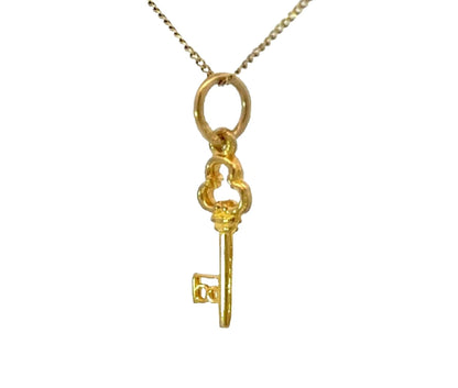 9Ct Yellow Gold Vintage 18 Key Charm Pendant