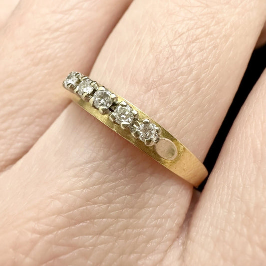 18Ct Two-Tone Gold Vintage .15 Carat TW Diamond Raised Eternity Band Ring Sz R