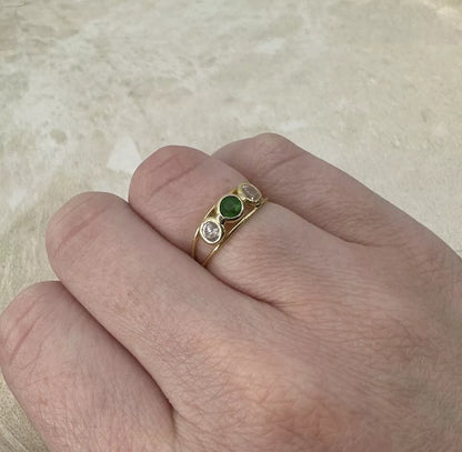 18Ct Yellow Gold Green & Clear CZ Open Band Trilogy Ring