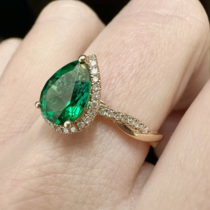 14Ct Rose Gold Green Gemstone & Diamond Ring - Sz P