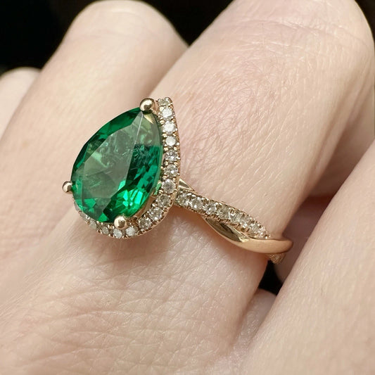 14Ct Rose Gold Green Gemstone & Diamond Ring - Sz P