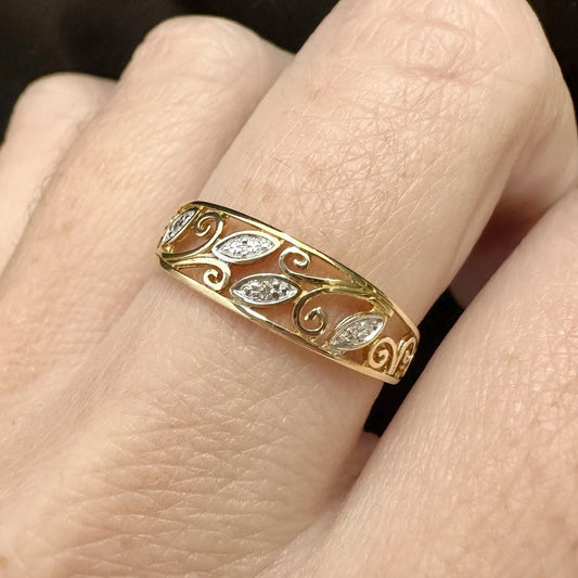 9Ct Two-Toned Gold and Diamond Filigree Leaf Band Ring Sz O
