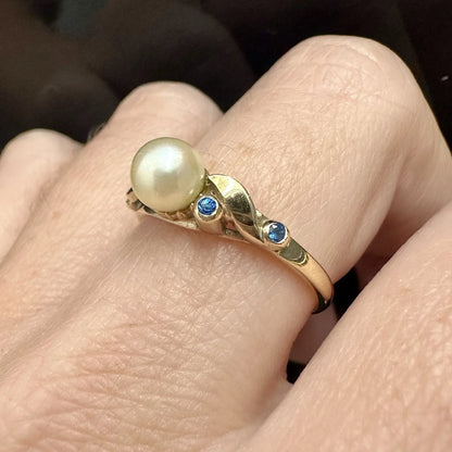 9Ct Yellow Gold Vintage Cultured Pearl and Synthetic Sapphire Ring - Sz P