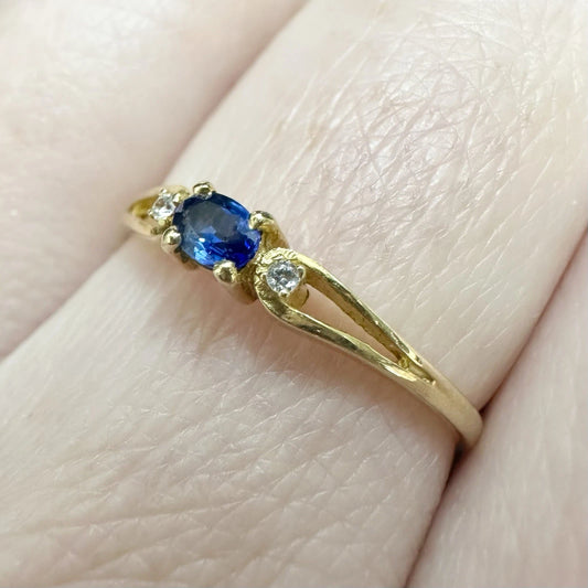 14Ct Yellow Gold Created Sapphire & Diamond Simulant Dainty Ring Sz M