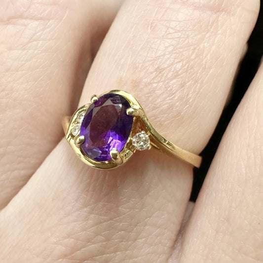 18Ct Yellow Gold Amethyst & .03 Carat TW Diamond Accent Ring Sz M