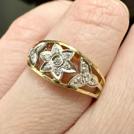 18Ct Two-Toned Gold Floral Diamond Band Ring Sz L