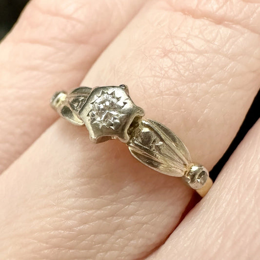 18Ct Two-Toned Gold Vintage .10Ct TW Diamond Ribbon Ring Sz I 1/2
